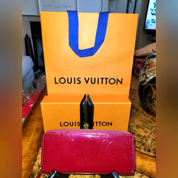 Louis Vuitton Vernis Clemence long zip around wallet - Picture 2 of 11